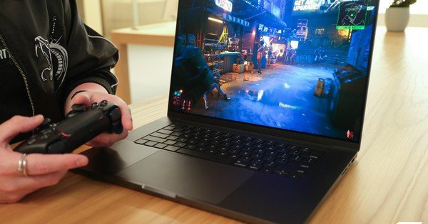 Tôi đã bất ngờ khi tận mắt thấy MacBook chạy Cyberpunk 2077 Ultra Settings với hơn 120FPS 1